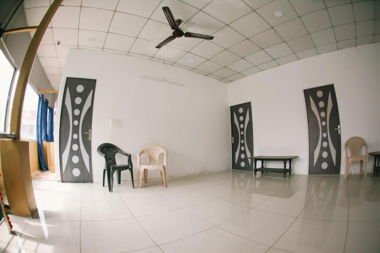 Maa Vaibhav Laxmi Guest House Rishīkesh Buitenkant foto